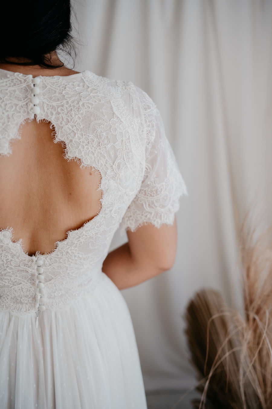 Vestidos delicados Girona. Vestidos de novia encaje Girona.