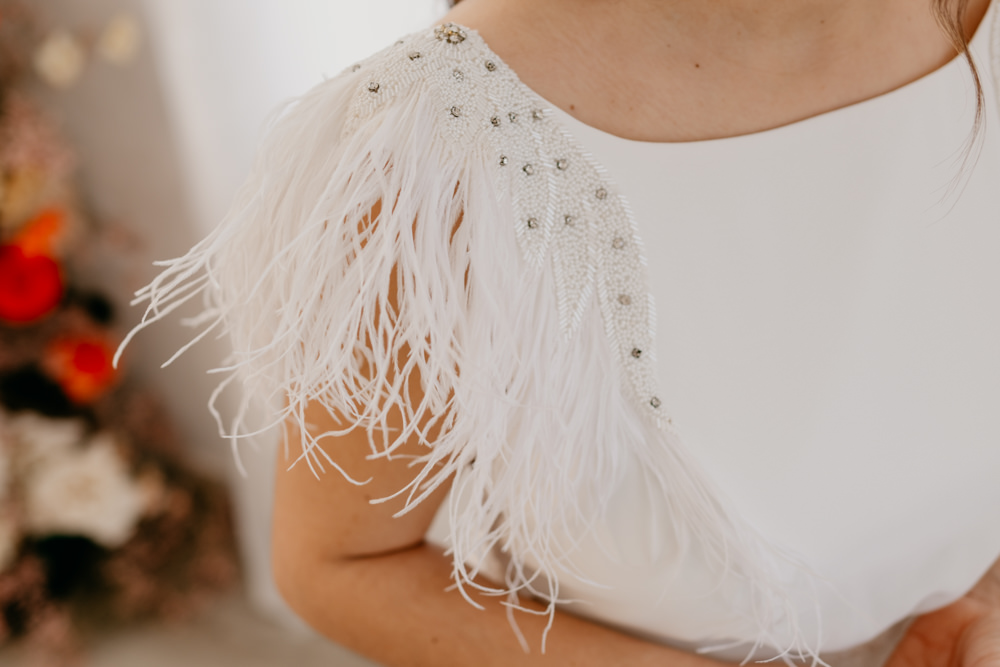 vestido de novia con plumas